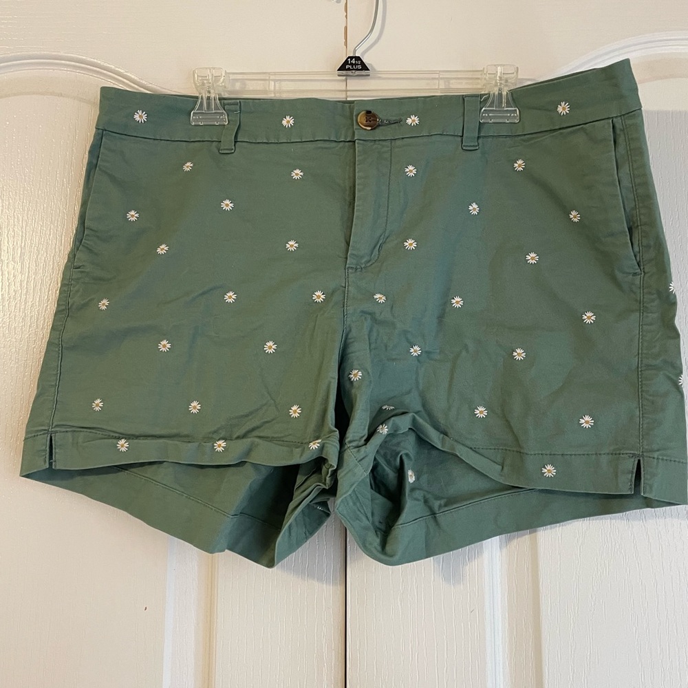 Old Navy Green Daisy everyday shorts